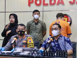 Direktorat Reserse Kriminal Khusus Polda Jawa Timur Ungkap Pelaku Usaha Kosmetik Palsu