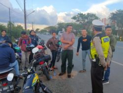 Sambangi Kumpulan Remaja, Satlantas Polres Banjarbaru Berikan Pembinaan Disiplin Berlalu Lintas