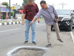 Komisi II DPRD Kota Mojokerto Soroti Rusaknya Jalan di Empunala yang Dinilai Tak Sesuai Spek