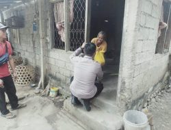 Kapolsek Sukasada Berikan Sembako Kepada Seorang Nenek Pengumpul Barang Bekas