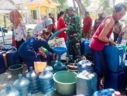 20 Ribu Liter Air Bersih Disalurkan Kodim Bojonegoro untuk Warga Desa Bakulan dan Balongrejo
