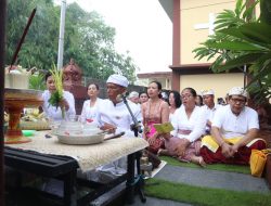 Ibadah Hari Raya Galungan di Pura Kertha Bumi Bhayangkara