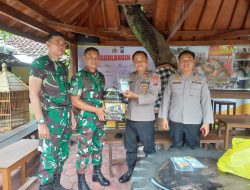 Kapolsek Tanggulangin Polresta Sidoarjo Respon Cepat Berikan Obat dan Vitamin kepada Anggota TNI-Polri saat Pengawalan Proses Tahapan Pemilu