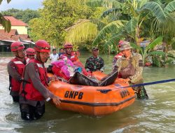 Sat Brimob Polda Jateng Terjun Bantu Korban Banjir di Kabupaten Demak dan Grobogan, Prioritas Pemenuhan Logistik Dirikan Dapur Lapangan dan Bentuk Tim SAR