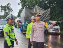 Adu Banteng Truck Fuso Vs Bus Gunung Harta di Jalur Pantura, Kapolres Situbondo Langsung Turun di TKP